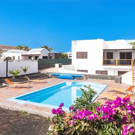 Papillon Con Piscina Privada Y Vistas Al Mar וילה